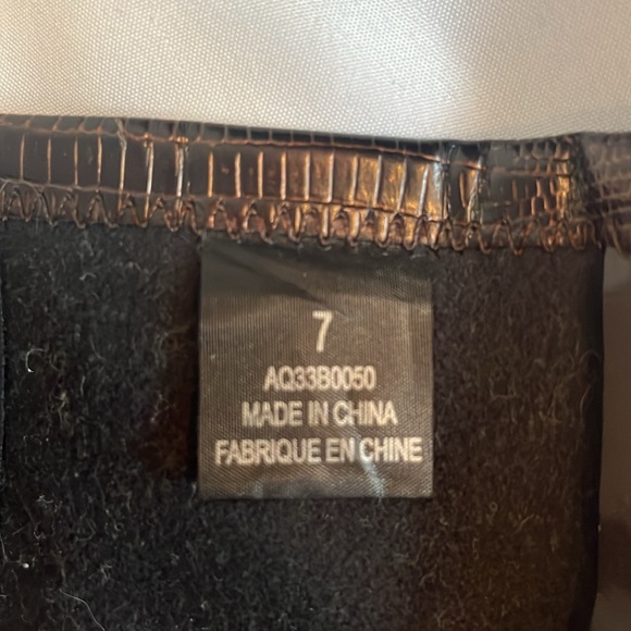 Brown zip up boots - Picture 7 of 9